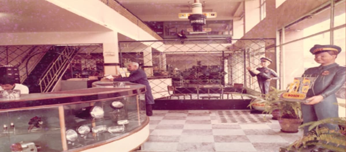 Années 60 — Showroom & Service